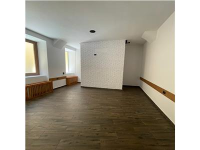 SPATIU COMERCIAL DE INCHIRIAT IN INIMA ARADULUI!