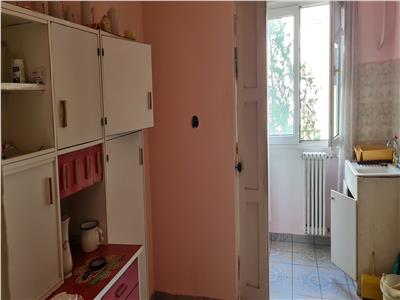 APARTAMENT 3 CAMERE ETAJ INTERMEDIAR