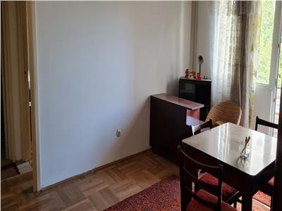 APARTAMENT 3 CAMERE ETAJ INTERMEDIAR