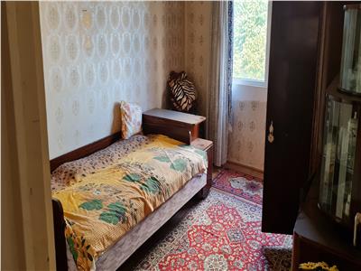 APARTAMENT 3 CAMERE ETAJ INTERMEDIAR