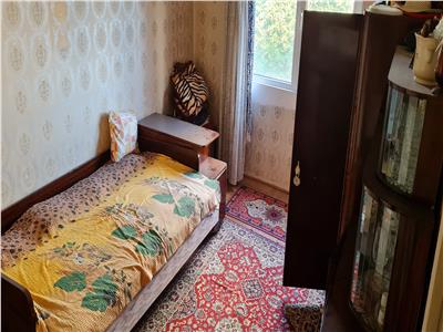 APARTAMENT 3 CAMERE ETAJ INTERMEDIAR