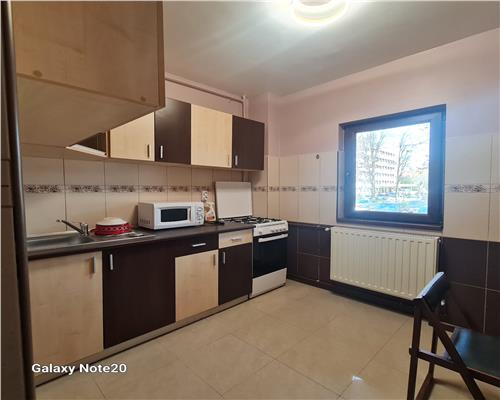 DE INCHIRIAT 3 CAMERE ZONA SPITAL