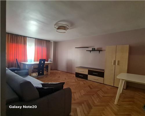 DE INCHIRIAT 3 CAMERE ZONA SPITAL