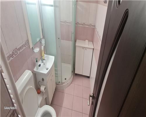 DE INCHIRIAT 3 CAMERE ZONA SPITAL