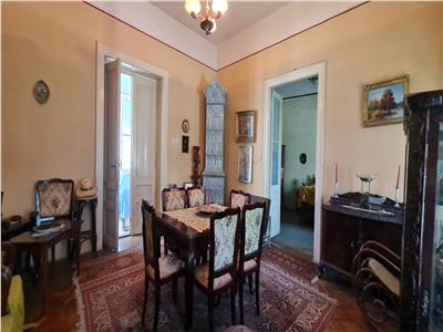 CASA DEOSEBITA IN ZONA CENTRALA