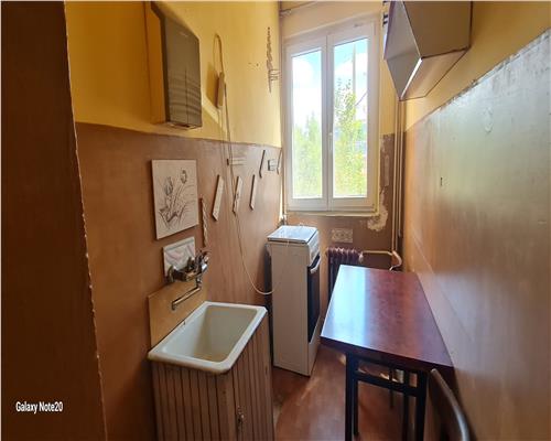VAND APARTAMENT 2 CAMERE ARADUL NOU ETAJ 1