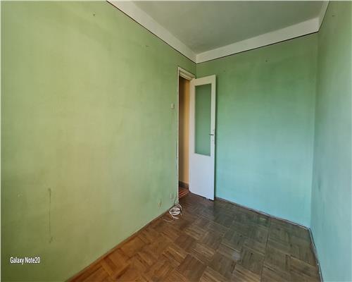 VAND APARTAMENT 2 CAMERE ARADUL NOU ETAJ 1