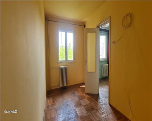 VAND APARTAMENT 2 CAMERE ARADUL NOU ETAJ 1