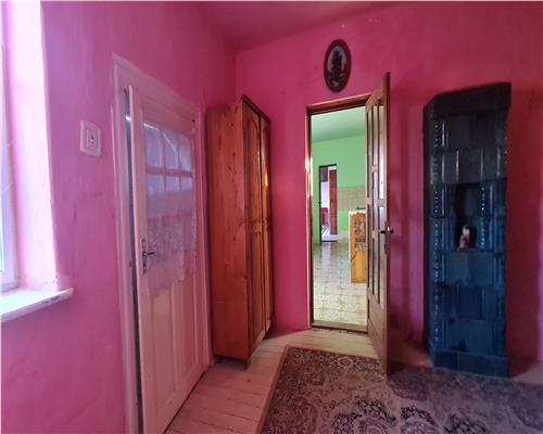 CASA CU TEREN GENEROS IN HORIA