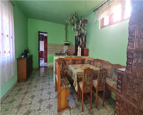 CASA CU TEREN GENEROS IN HORIA