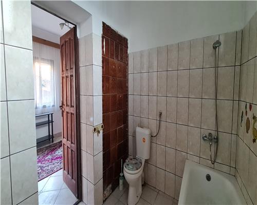 CASA CU TEREN GENEROS IN HORIA