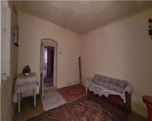 CASA CU TEREN GENEROS IN HORIA