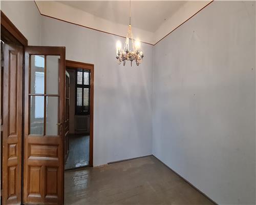 CASA IN ARADUL NOU CU TEREN