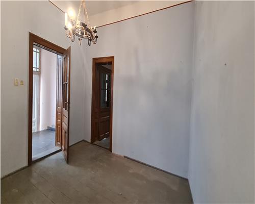 CASA IN ARADUL NOU CU TEREN