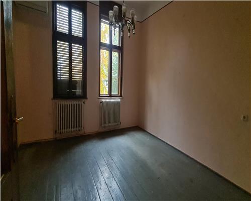 CASA IN ARADUL NOU CU TEREN