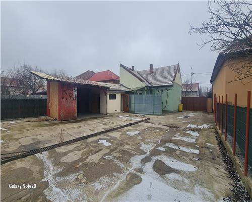 CASA 3 CAMERE IN PARNEAVA