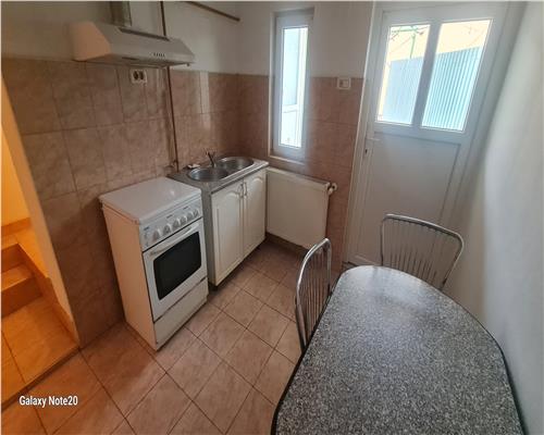 CASA 3 CAMERE IN PARNEAVA