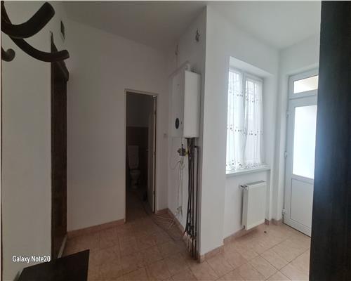 CASA 3 CAMERE IN PARNEAVA