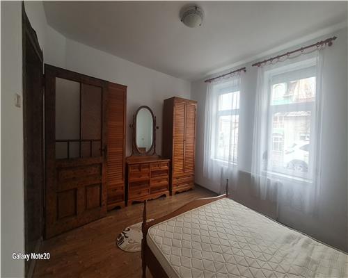 CASA 3 CAMERE IN PARNEAVA