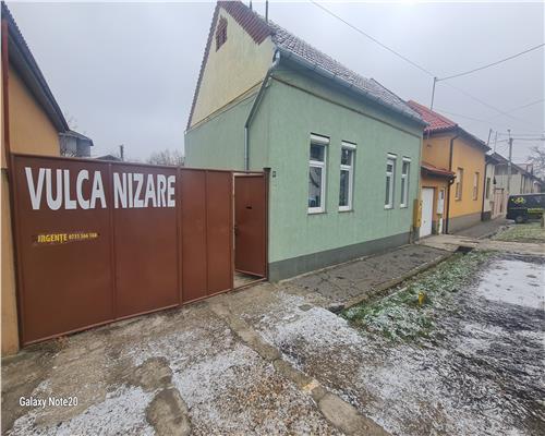 CASA 3 CAMERE IN PARNEAVA