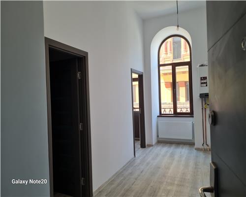 APARTAMENT IN ZONA ISTORICA CU BALCON STRADA