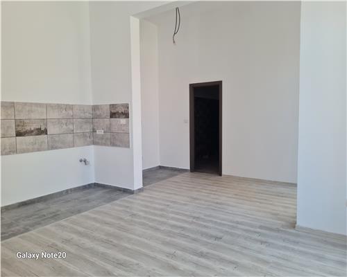 APARTAMENT IN ZONA ISTORICA CU BALCON STRADA