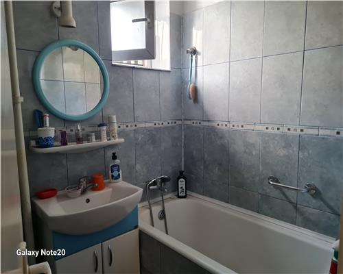 APARTAMENT DOUA CAMERE ZONA LINISTITA