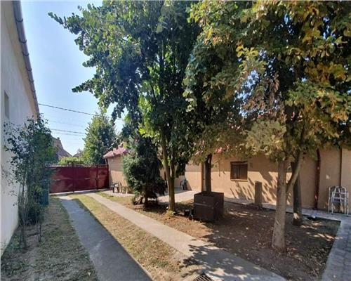 IMOBIL MULTIFUNCTIONAL IN ARADUL NOU