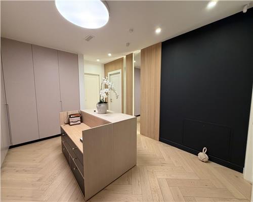 Vila Exclusivista cu Piscina si Tehnologie Smart |Arad 5 camere Parneava